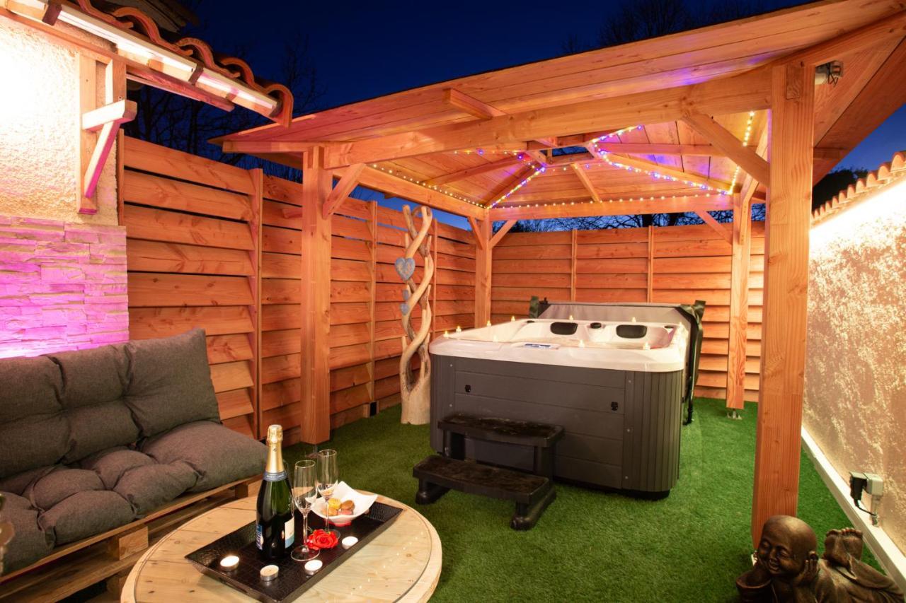 Lovina Chambre De Charme Avec Jaccuzi Velaux Exteriör bild