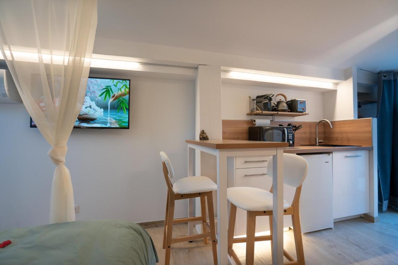 Lovina Chambre De Charme Avec Jaccuzi Velaux Exteriör bild