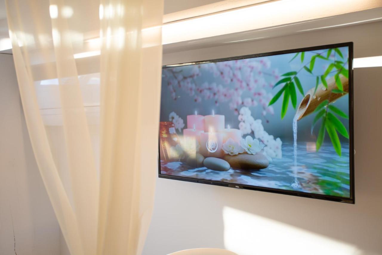 Lovina Chambre De Charme Avec Jaccuzi Velaux Exteriör bild
